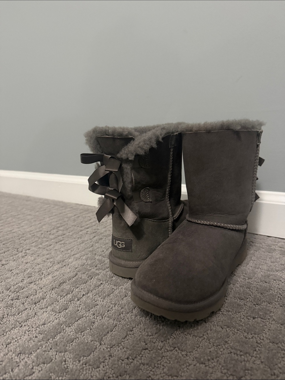UGG Bailey Bow Short Boots in Charcoal